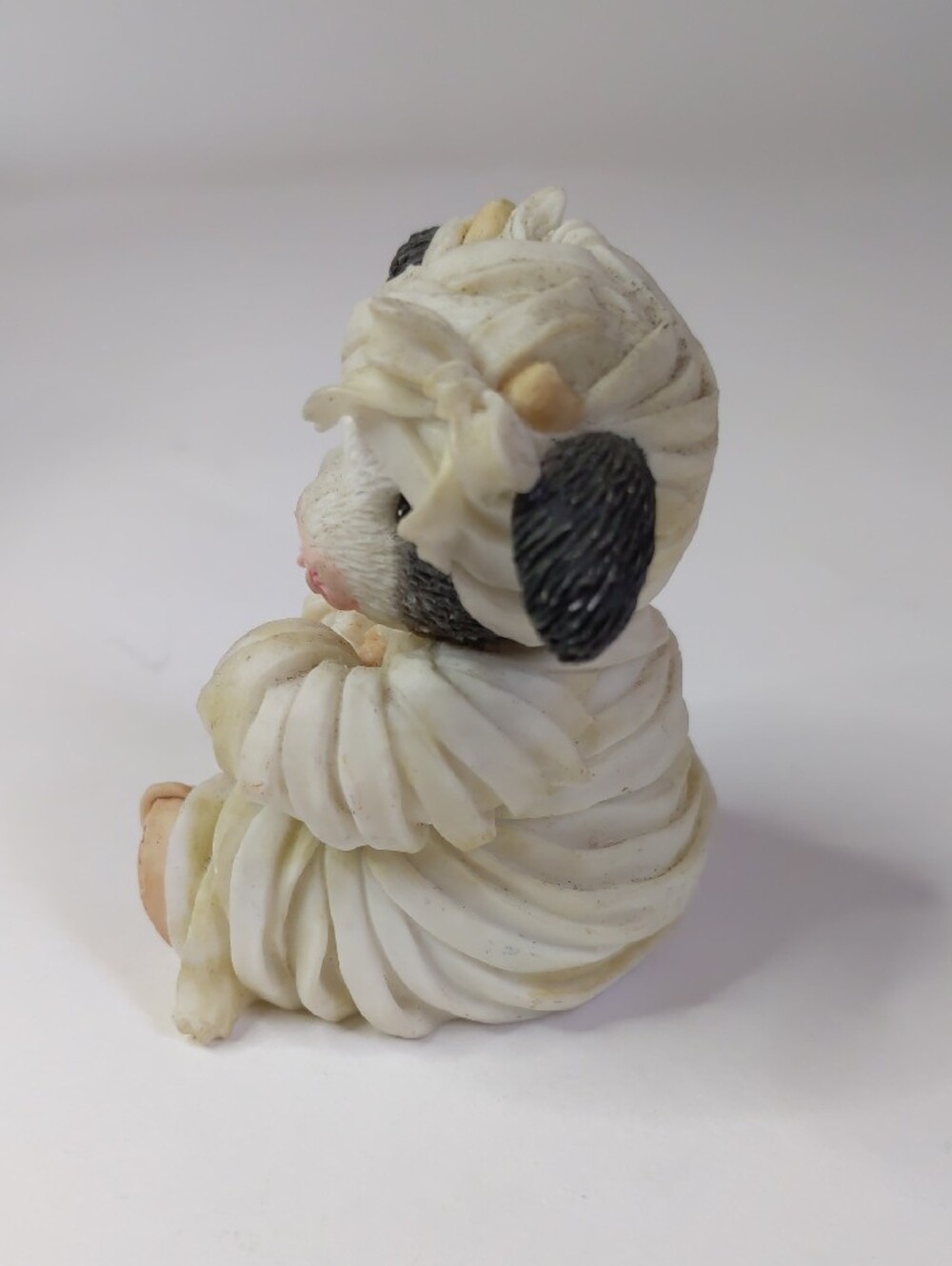 Vintage Enesco Mary’s Moo Moos 'All Wrapped In Moo' Figurine - Picture 4 of 10